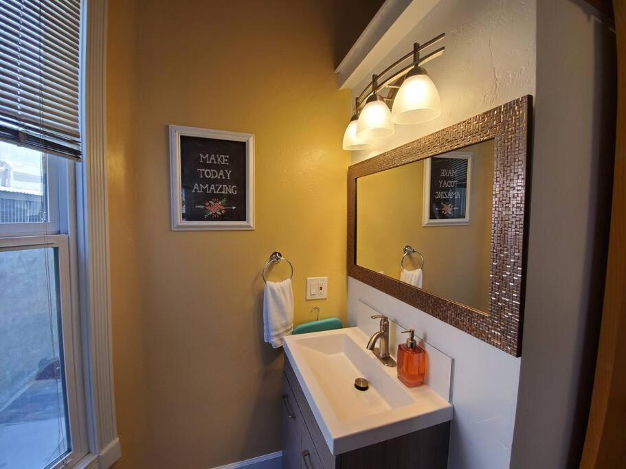 Centrally Located Studio And Cozy Place Perfect For Travelers And Couples! Located In San Diego Downtown! Perfect For Your Quick Getaway!アパートメント エクステリア 写真